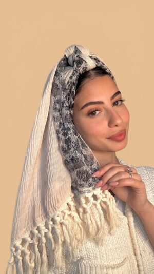 מטפחת משולבת ליום יום – דגם VÉRA בז בהיר